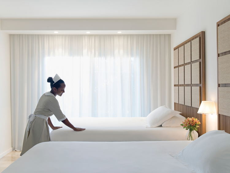 Are Tips Included at All Inclusive Resorts? Tipping Guide