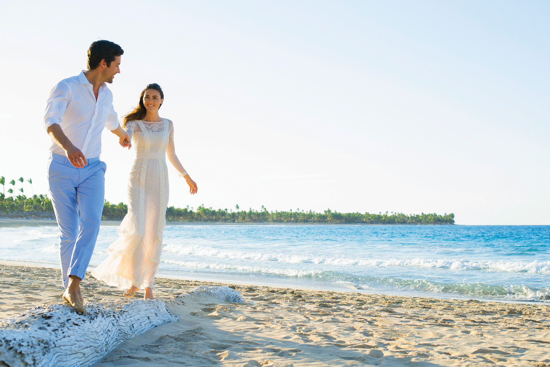 Incredible wedding photos by the Caribbean ocean