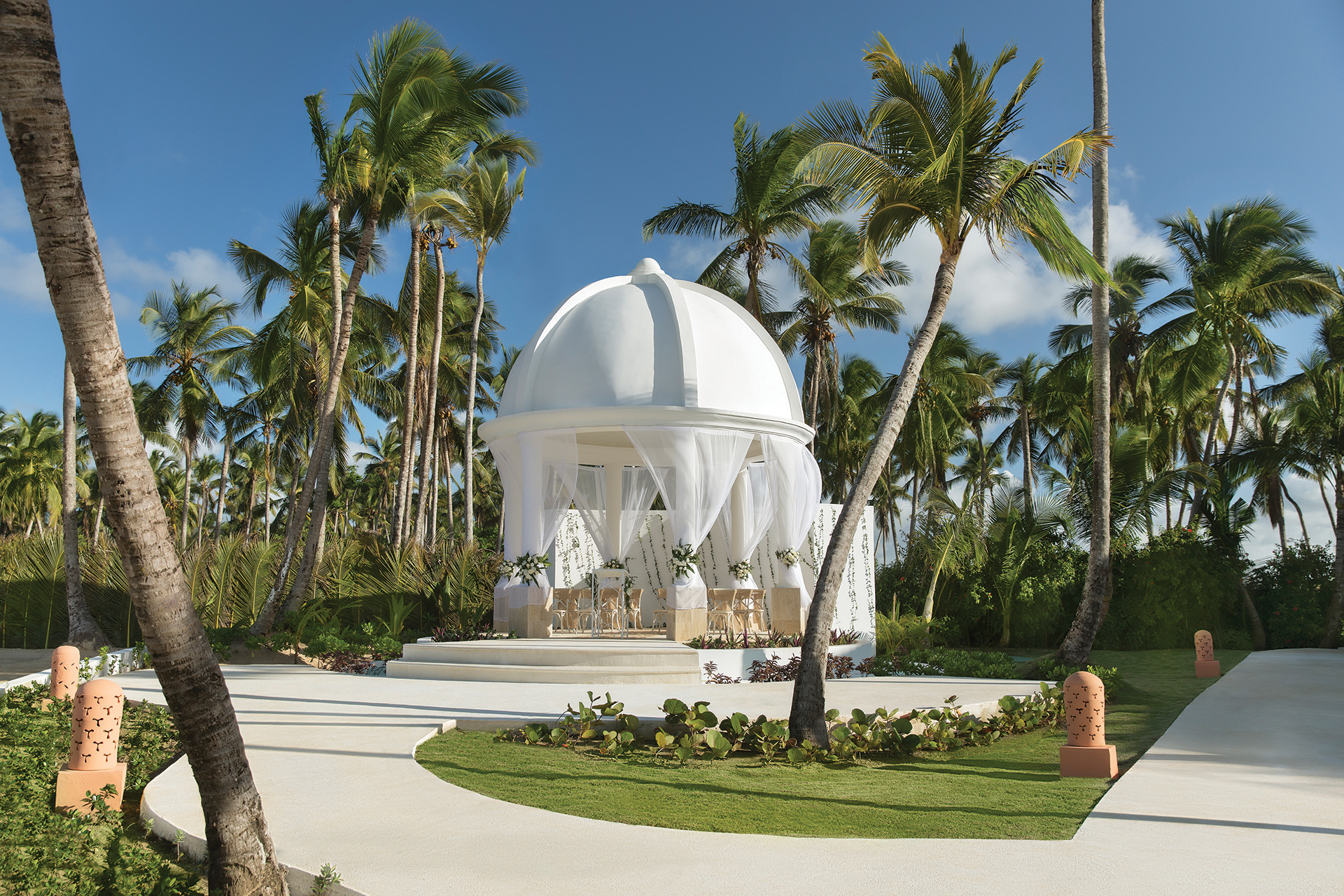 White gazebo decorations in Excellence Punta Cana
